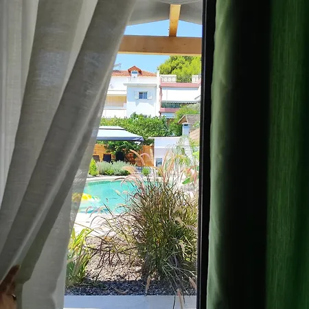 度假居 Centro Stone House 托隆