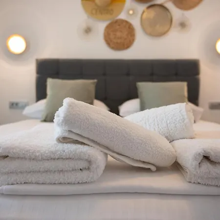 Centro Stone House 度假居 托隆