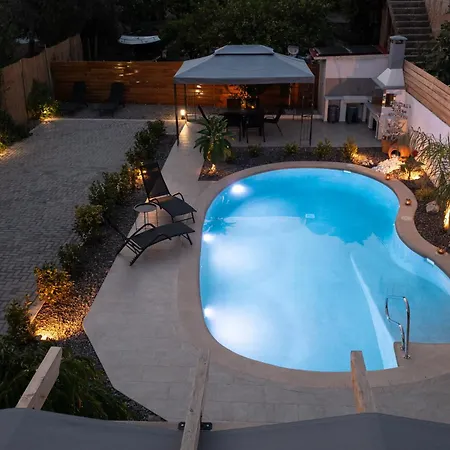 度假居 Centro Stone House 托隆