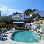 Centro Stone House