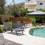 Centro Stone House