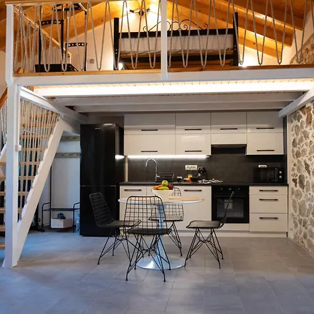 Centro Stone House