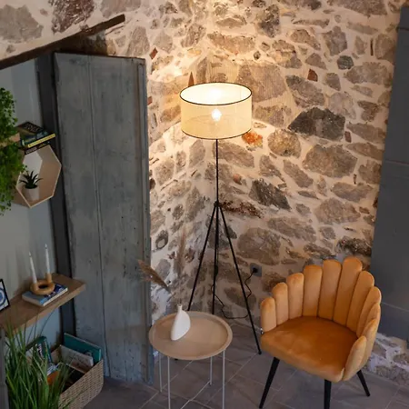 Centro Stone House