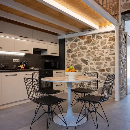 Centro Stone House * 托隆